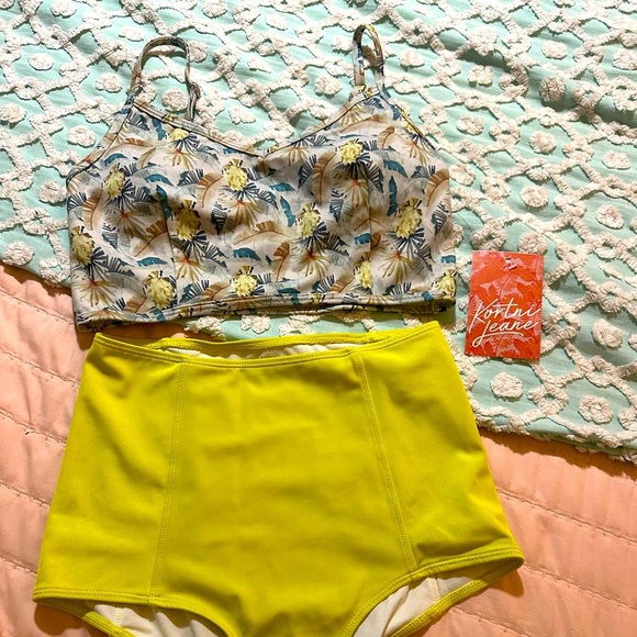 KORTNI JEANE Swim Top “palm bananas” Sz S - NWT - Picture 4 of 5